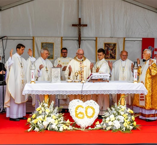 Mons. Jezerinac proslavio 60 godina svećeništva